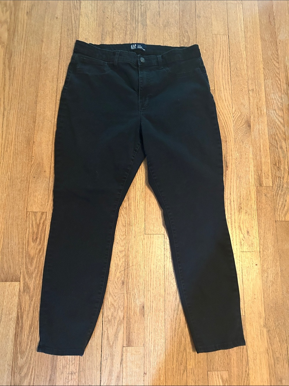 GAP Women's Skinny Jeans in Black